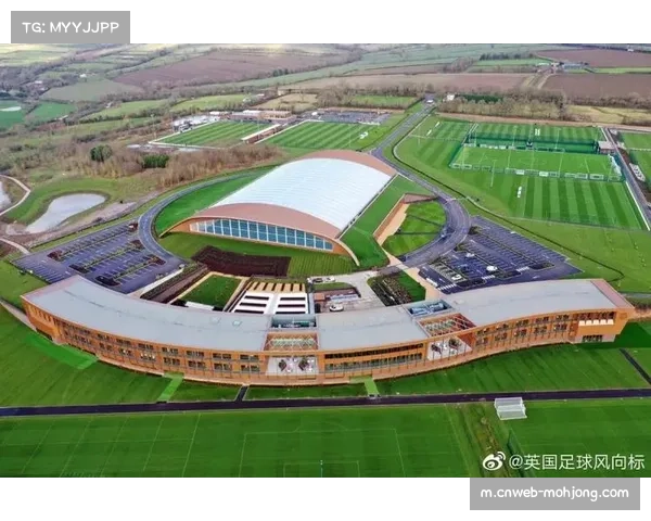 英超俱乐部开放训练基地迎国际足球日